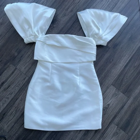 Fashion Nova Allison Taffeta Strapless White Dress size medium NWT - Picture 2 of 7